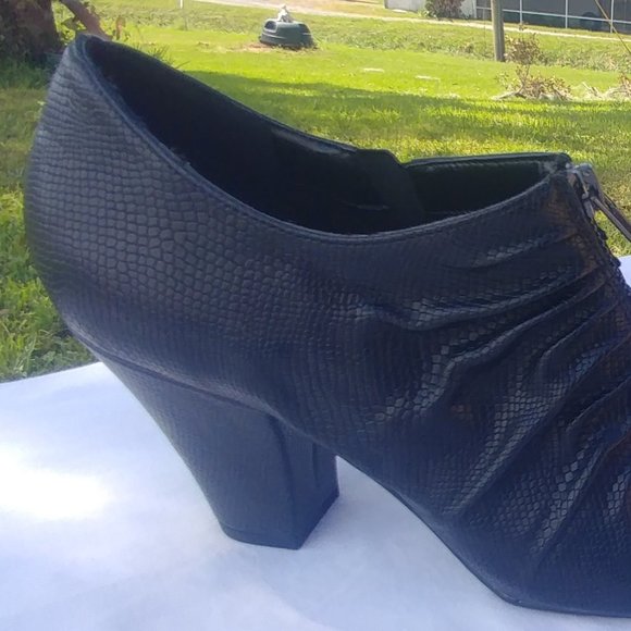 Jasmine Amity Black Booties    Sz 9W - Picture 8 of 16